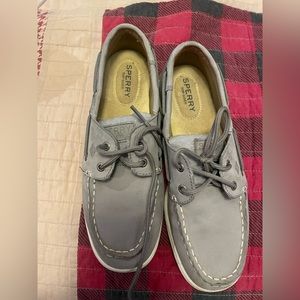 Women’s Sperry boat shoes